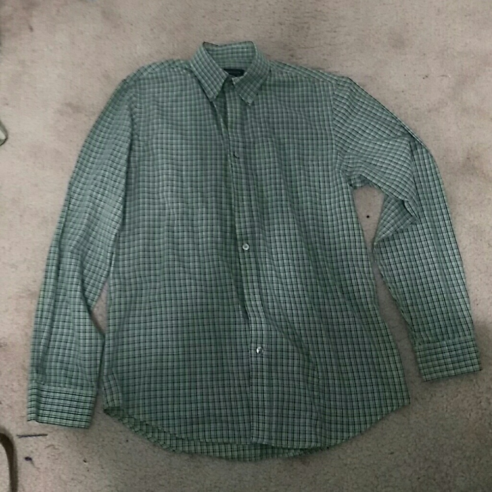 EUC Van Heusen green plaid button down